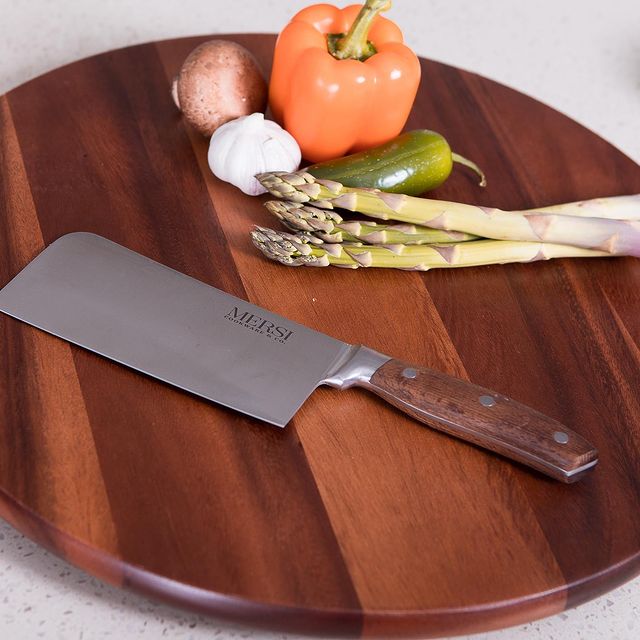 Mersi Cookware cleaver and cutting board